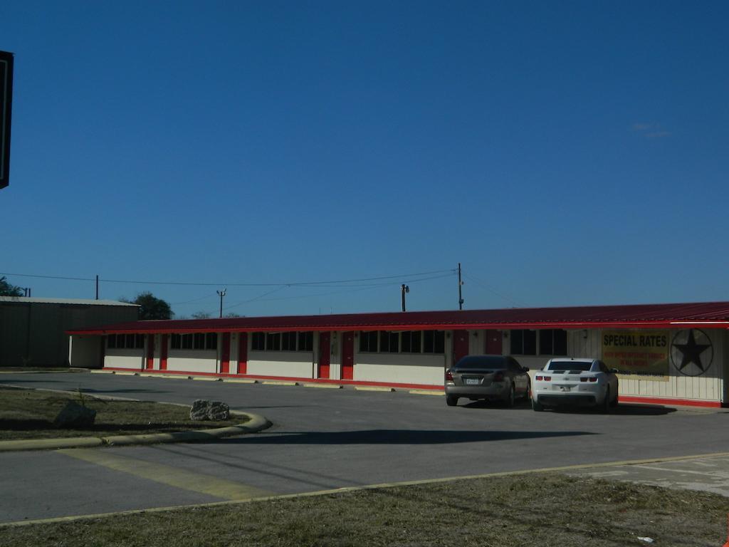 Freer Motel Exterior photo