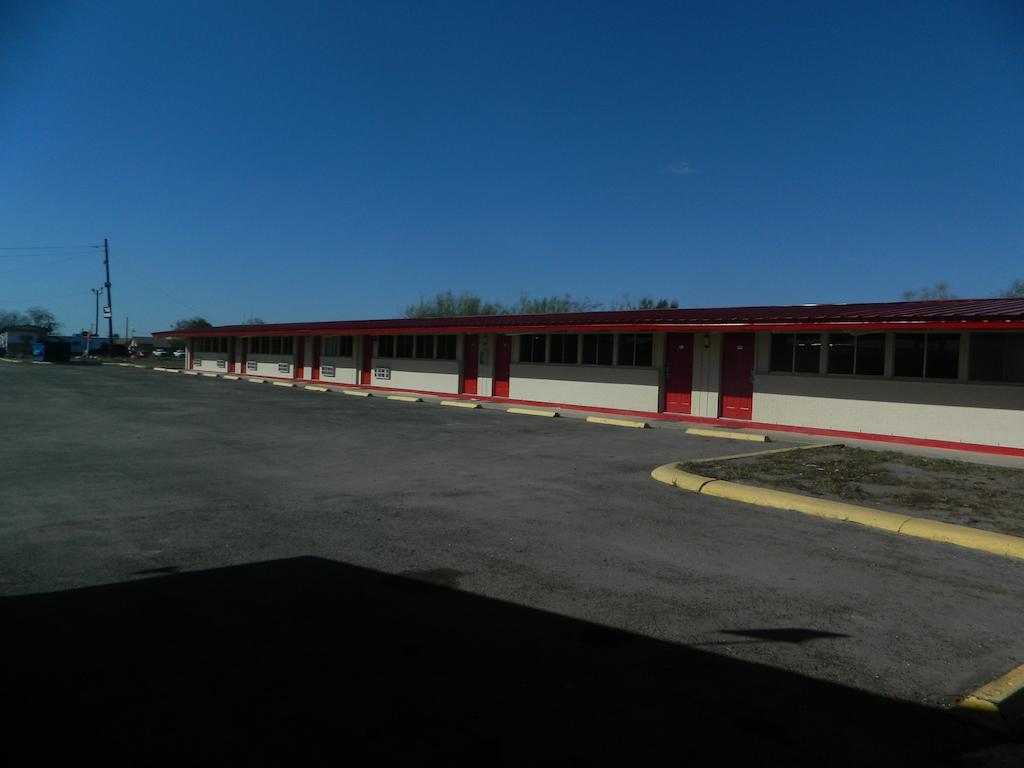 Freer Motel Exterior photo